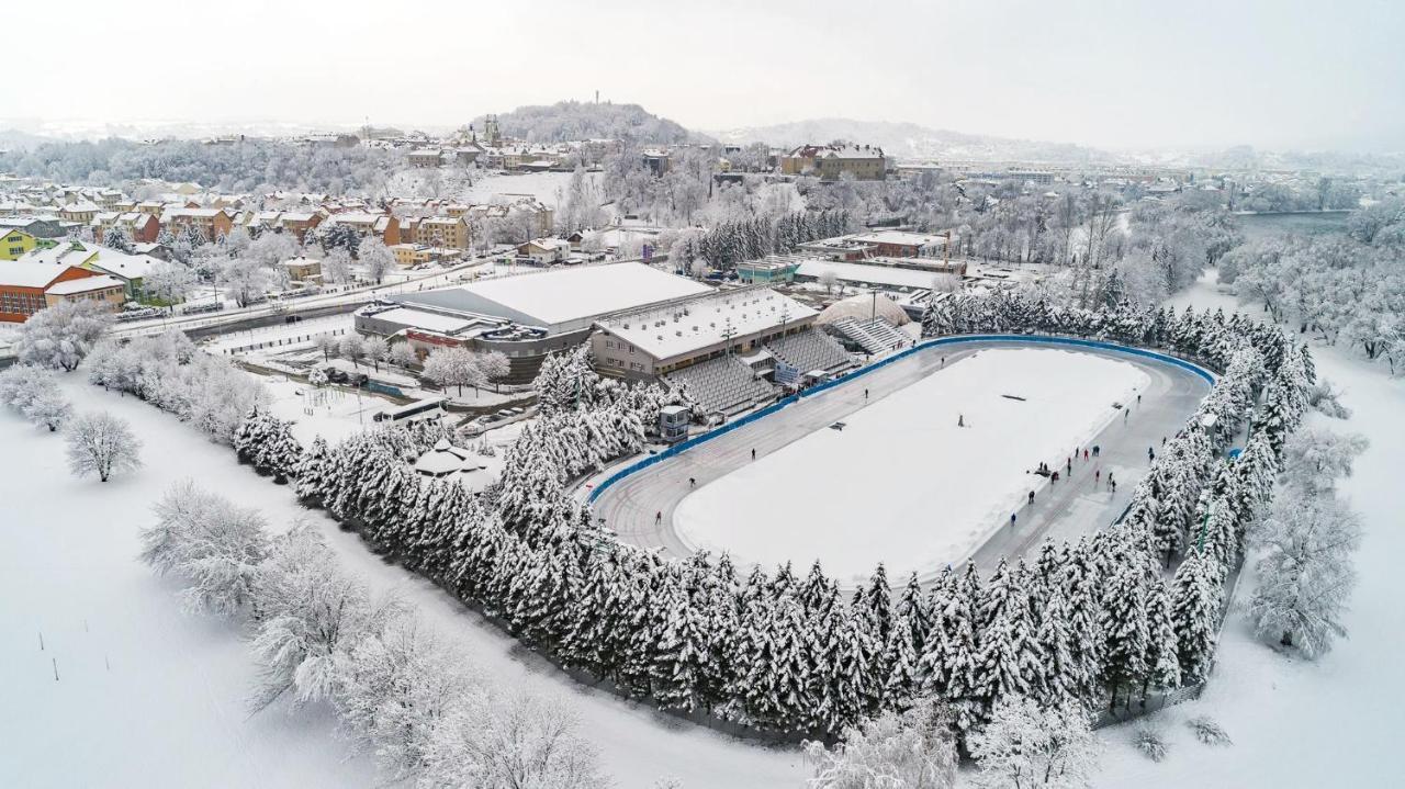 Готель Dom Sportowca Blonie - Mosir Санок Екстер'єр фото